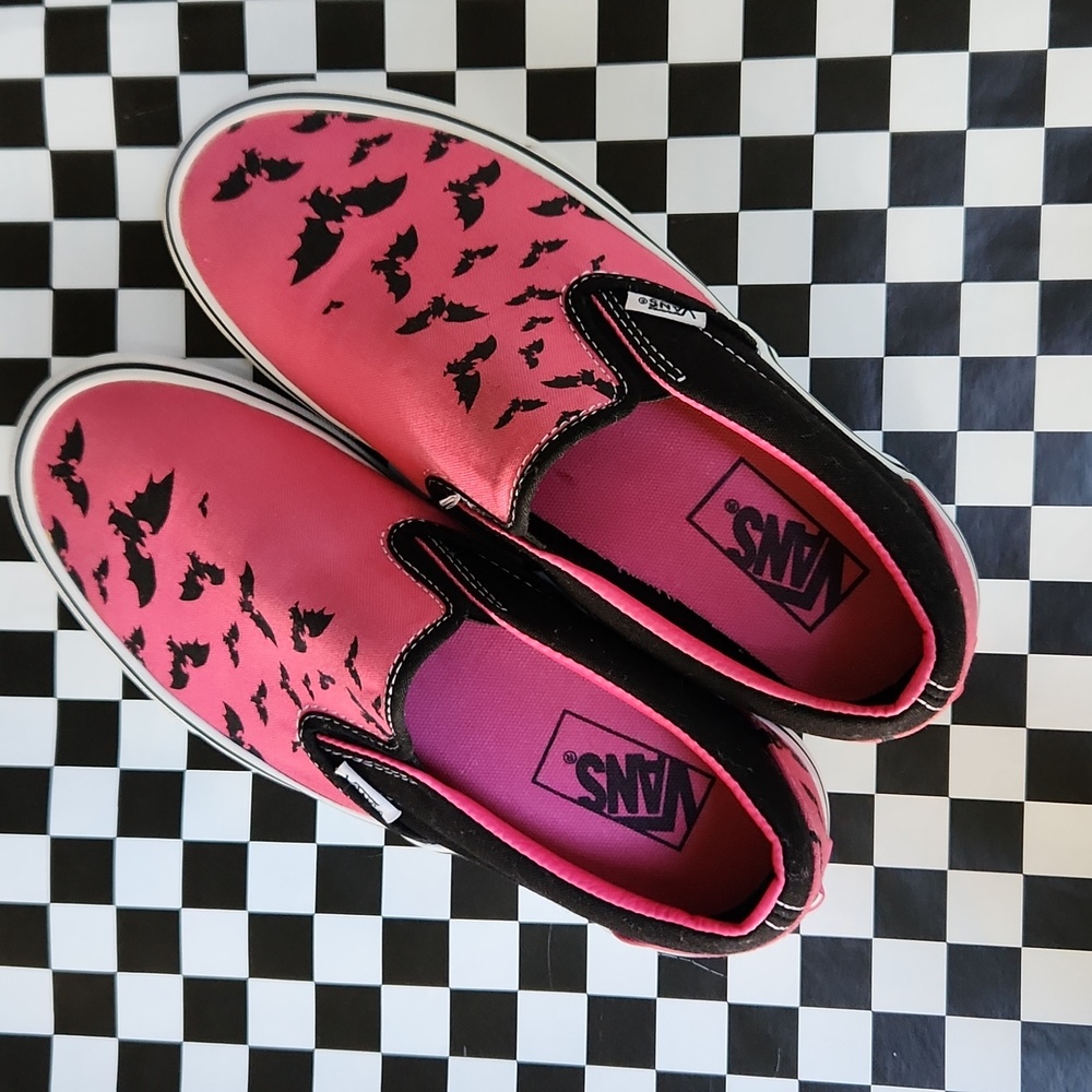 Warped Tour RARE bats Slip on Vans Size 7.5 Women's Men's 6